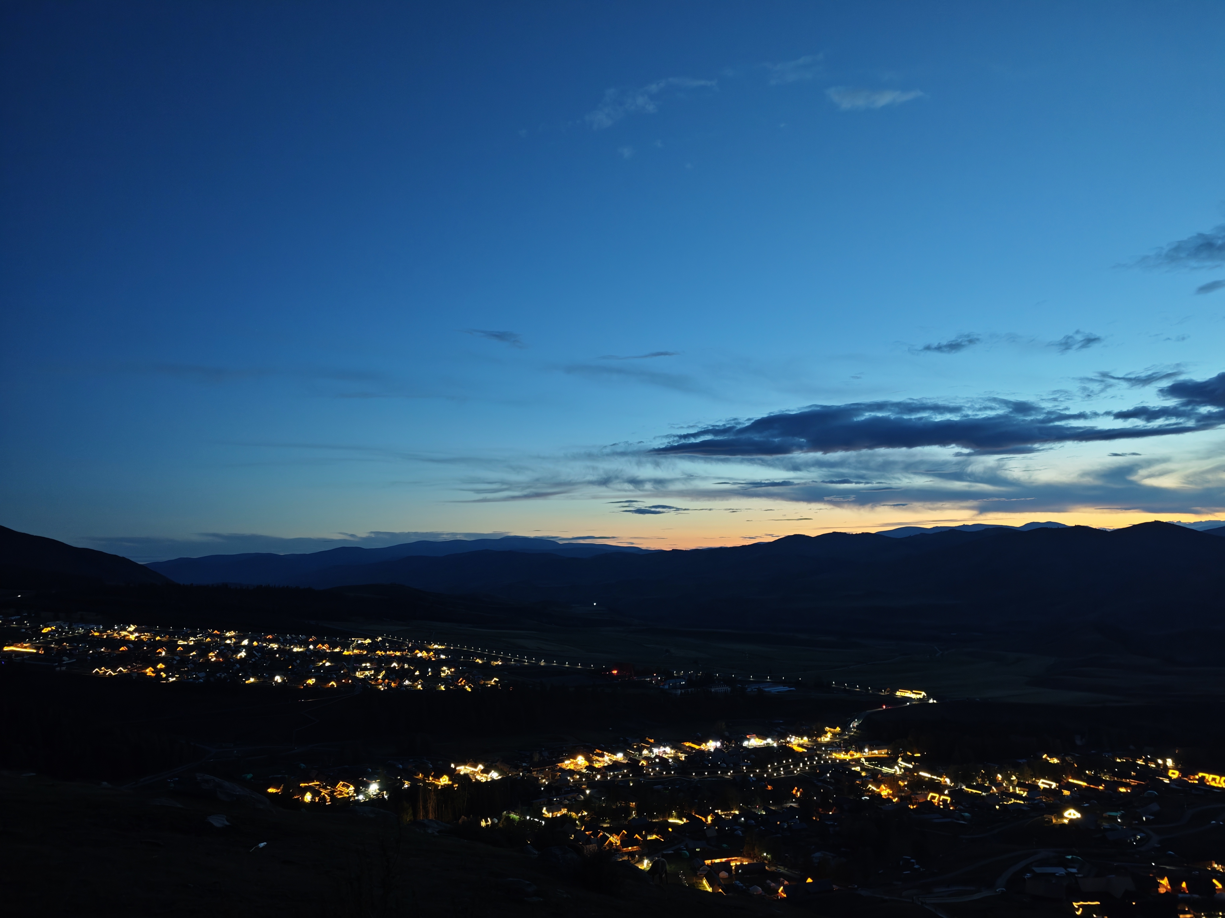 白哈巴夜景